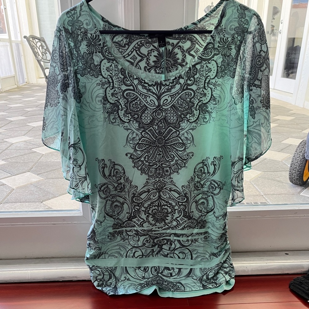 Elegant Black and Green Women's Top